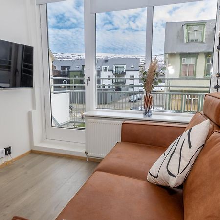 Charming Deluxe Apartment آكيورِيْري الغرفة الصورة