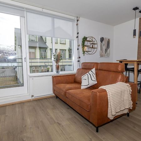 Charming Deluxe Apartment آكيورِيْري الغرفة الصورة