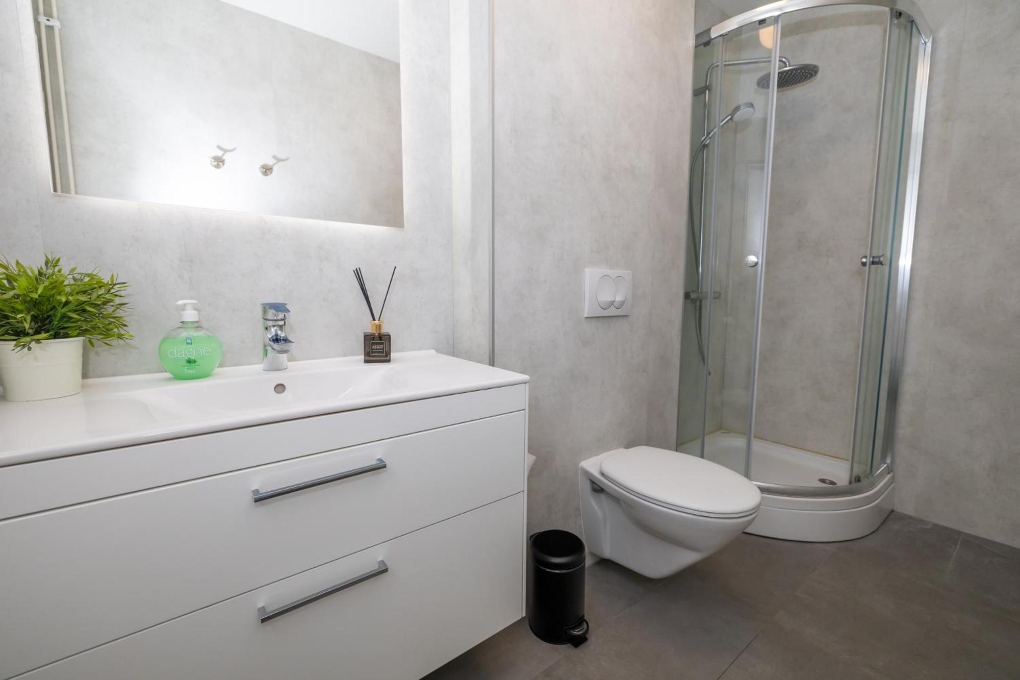 Charming Deluxe Apartment آكيورِيْري الغرفة الصورة