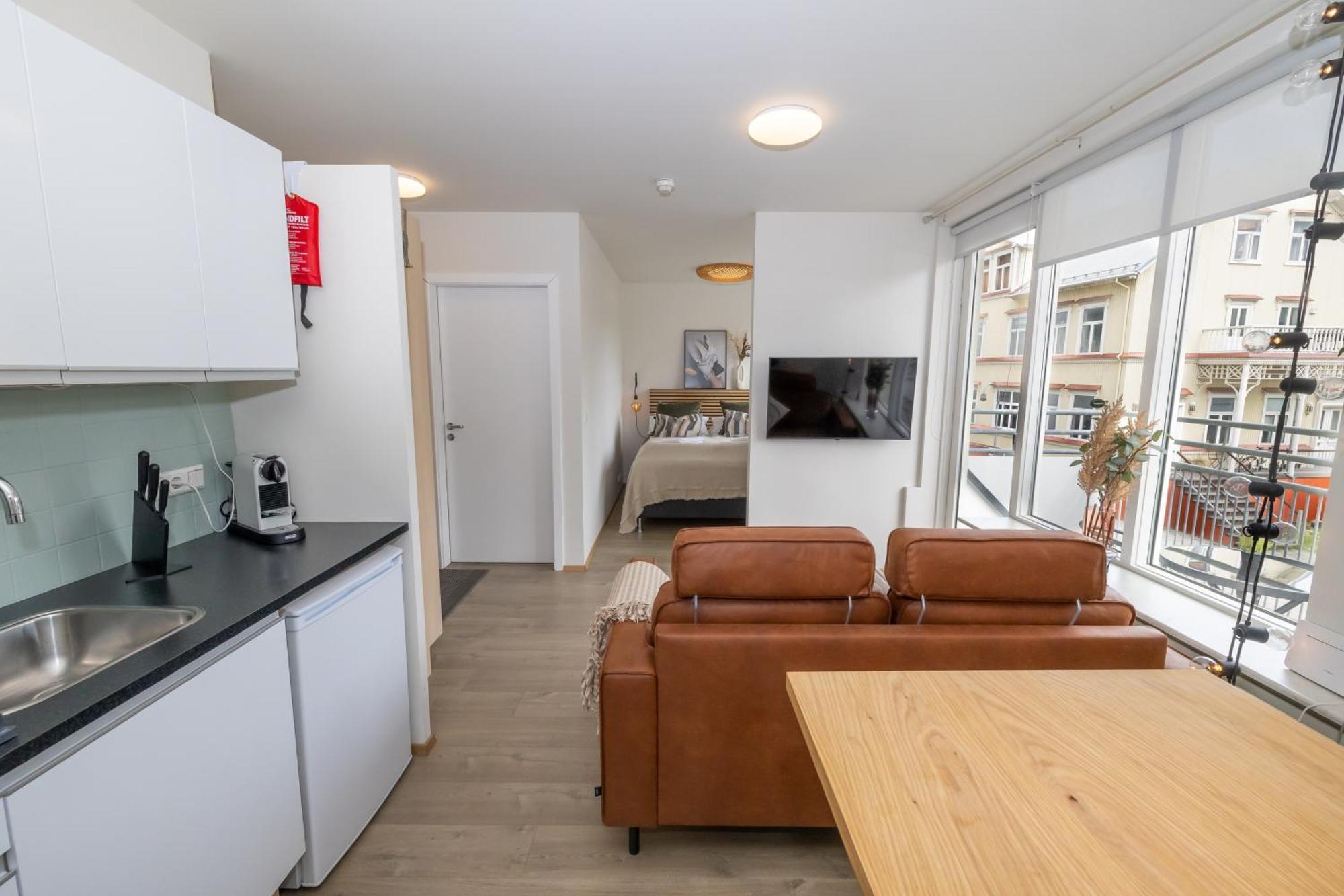 Charming Deluxe Apartment آكيورِيْري الغرفة الصورة